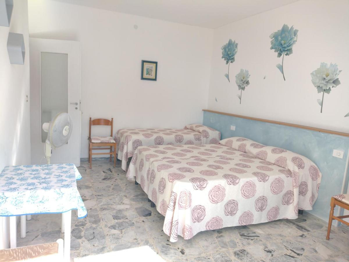 Casa Fronte Mare Apartment Ventimiglia Ngoại thất bức ảnh