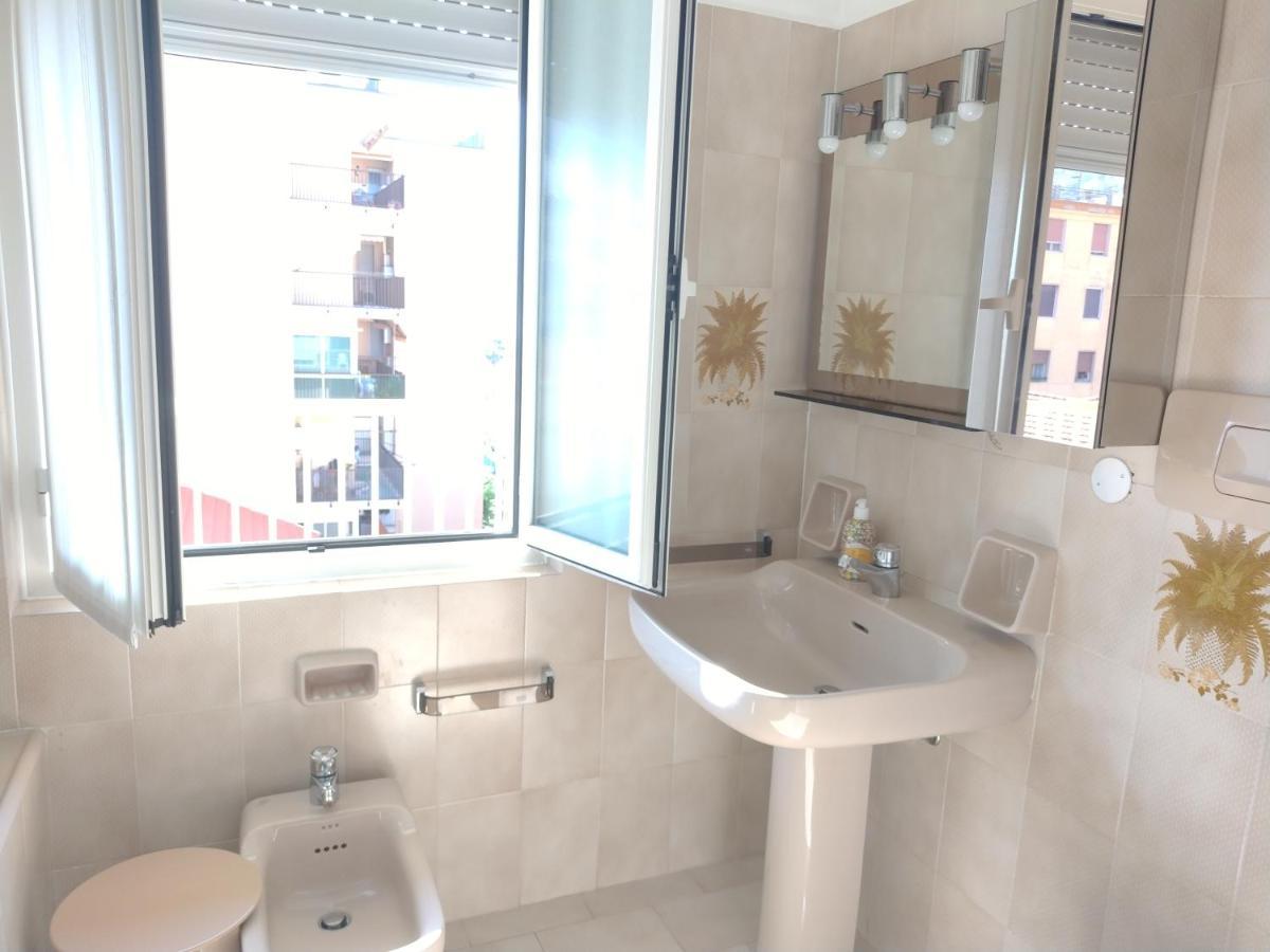 Casa Fronte Mare Apartment Ventimiglia Ngoại thất bức ảnh