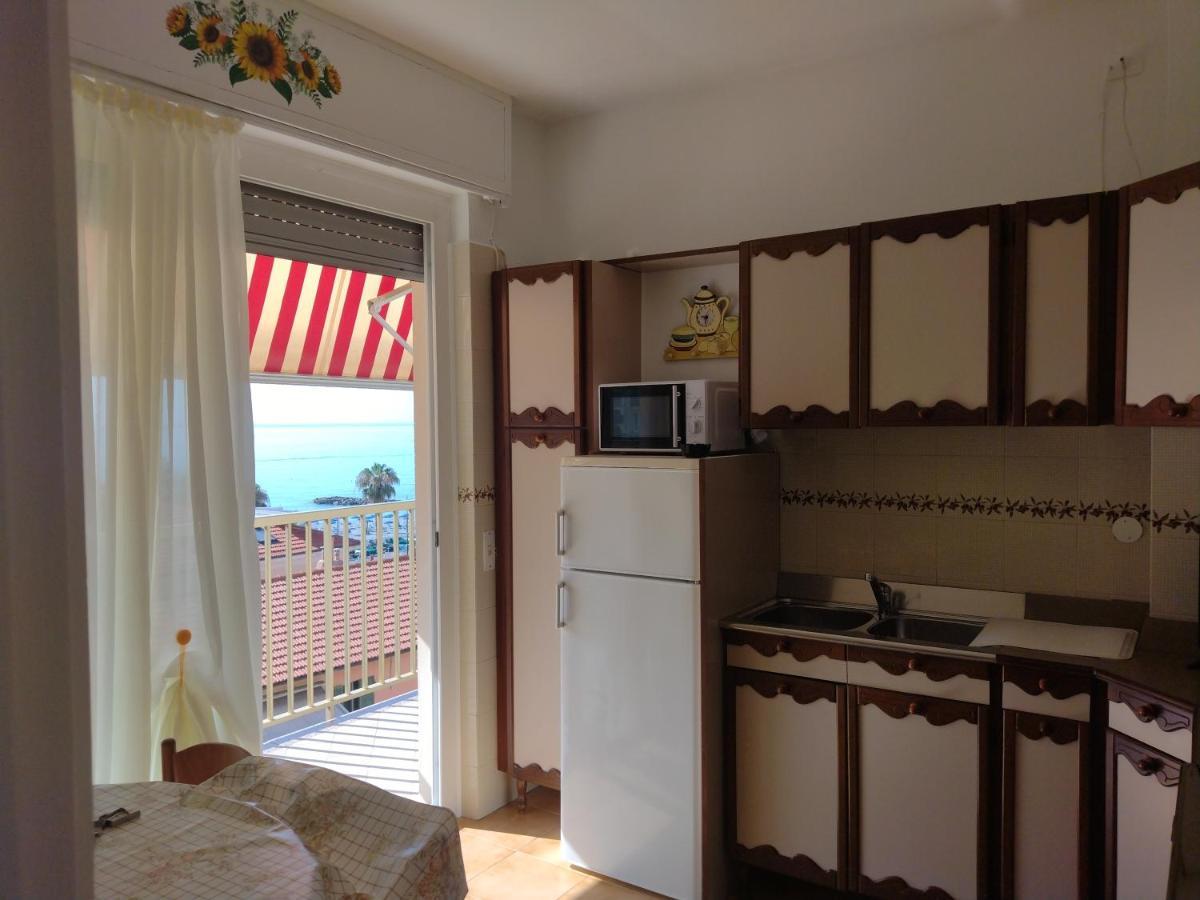 Casa Fronte Mare Apartment Ventimiglia Ngoại thất bức ảnh