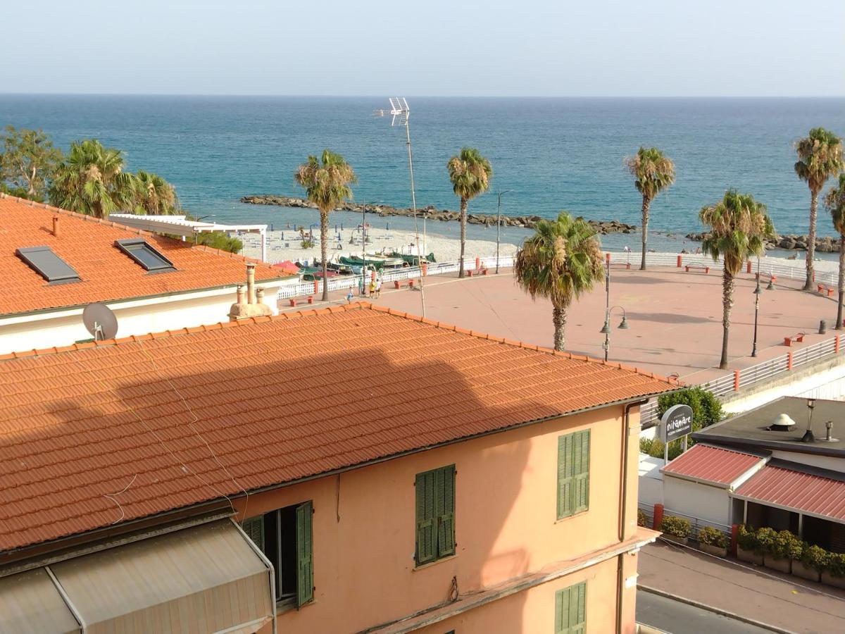 Casa Fronte Mare Apartment Ventimiglia Ngoại thất bức ảnh